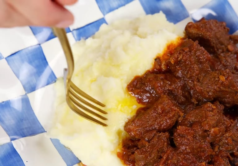 The Most Famous Hungarian Beef and Onion Stew – A Hearty and Flavorful Delight!