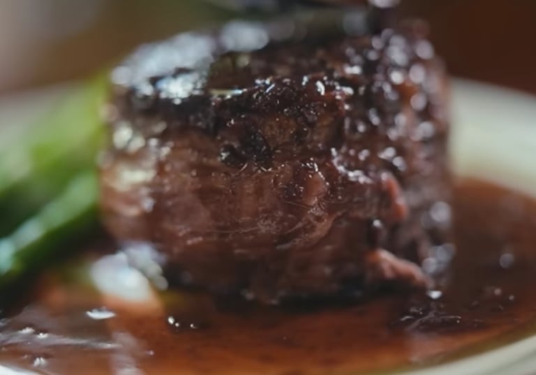 Perfectly Cooked Filet Mignon with Red Wine Sauce