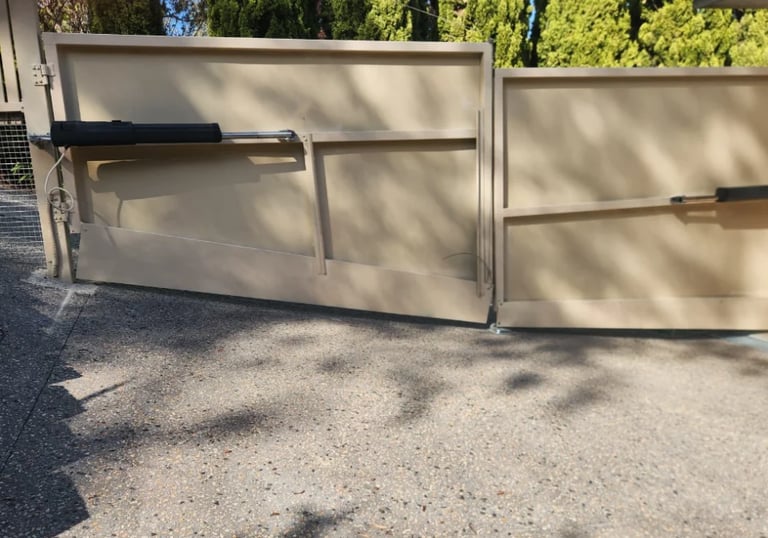 i Gate Automation - Swing gate automation