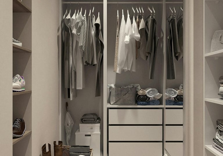 https://www.pexels.com/fr-fr/photo/vetements-assortis-accroches-a-l-interieur-de-l-armoire-3315286/