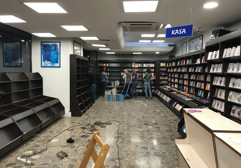 dost kültür kitap rafı