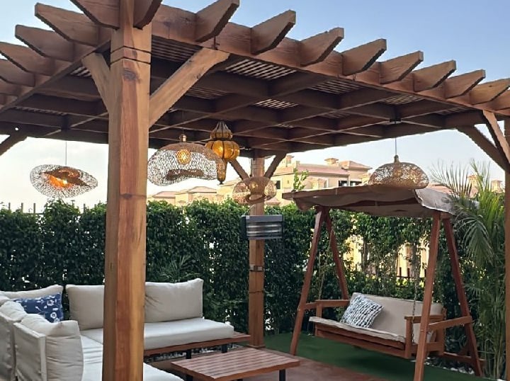 تنفيذ برجولات خشبية فاخرة في الأحساء 