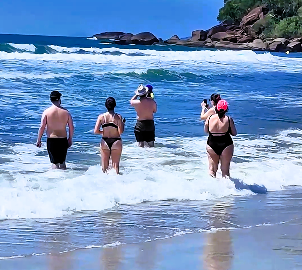 familia na praia de Itamambuca
