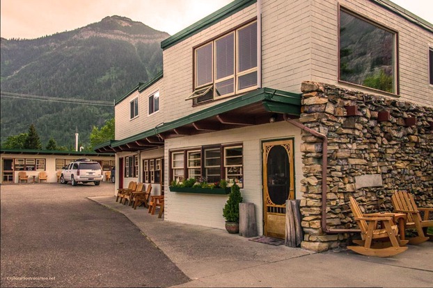 Bear Mountain Motel, Waterton Park Alberta