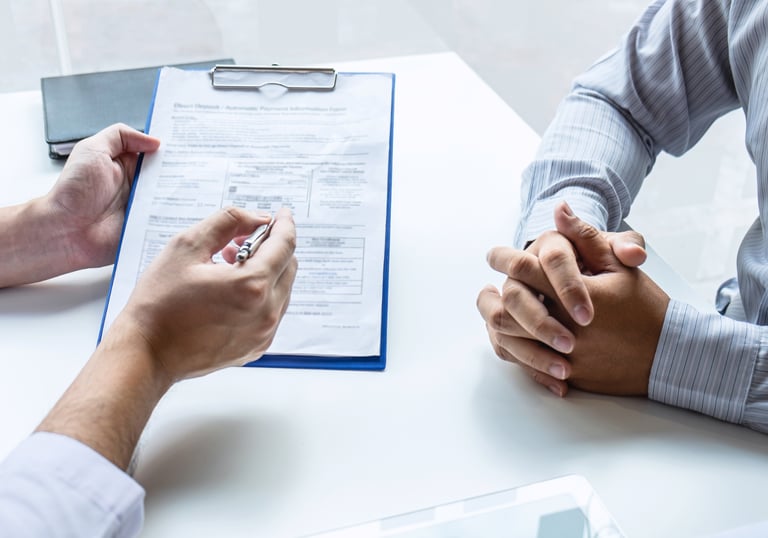 Análise de documentos técnicos para responsabilidade técnica empresarial.