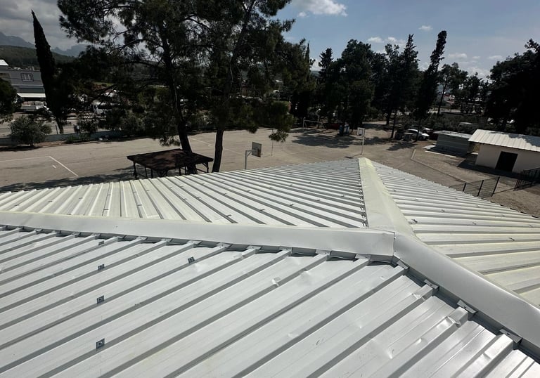 Seydikemer çatı ustası tarafından gerçekleştirilen modern çatı onarım çalışması