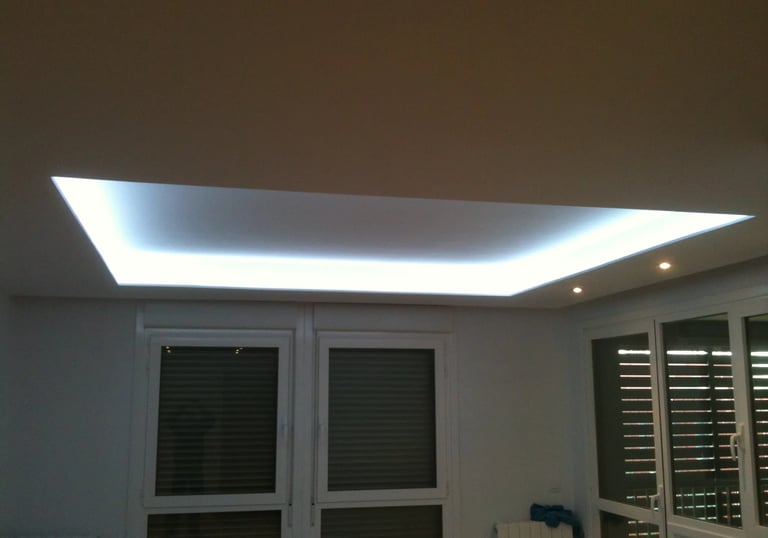 Iluminacion con tiras led en foseado.