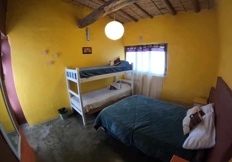 habitación con baño privado, doble o cuádruple ideal para parejas, familias o grupo de amigos