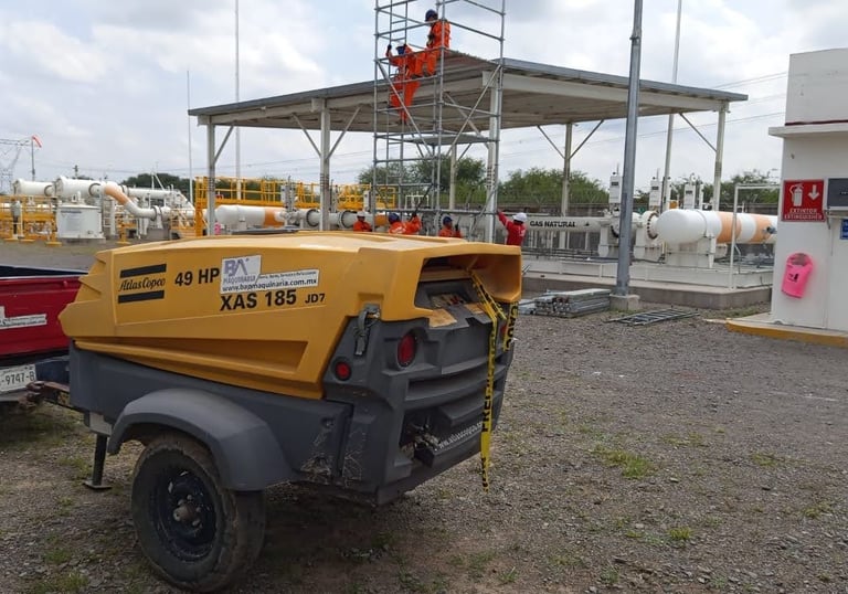 Compresor de aire portátil Atlas Copco XAS 185 para herramientas neumáticas en obra
