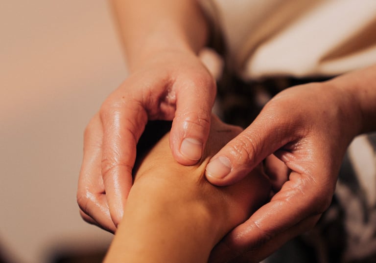 Massage personnalisé à Voujeaucourt, près Montbéliard et Audincourt. Massage doux, relaxant, détente physique et mentale. 