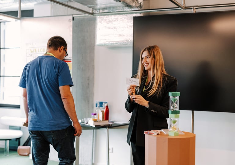 Bernadadeta Nikrevičė veda praktinius mokymus komandiniam darbui ir lyderystei