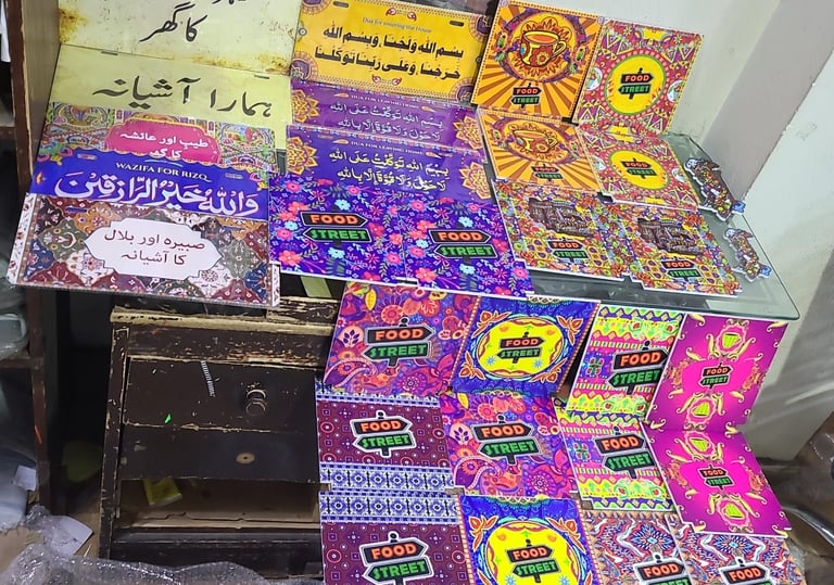 Custom UV printing on metal plates