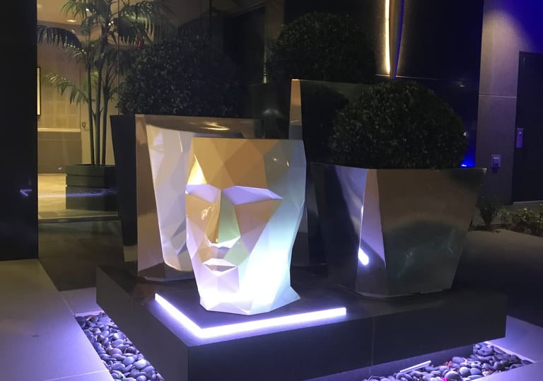 accent color lighting on feature statue