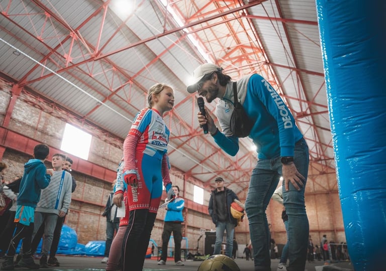 Victor Carrer, freelance événementiel sportif, régisseur, chef de projet et animateur micro. 