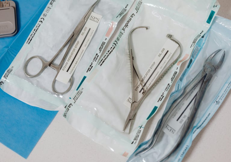 instrumentação cirurgica, pinças em grau cirúrgco e integrador químico.