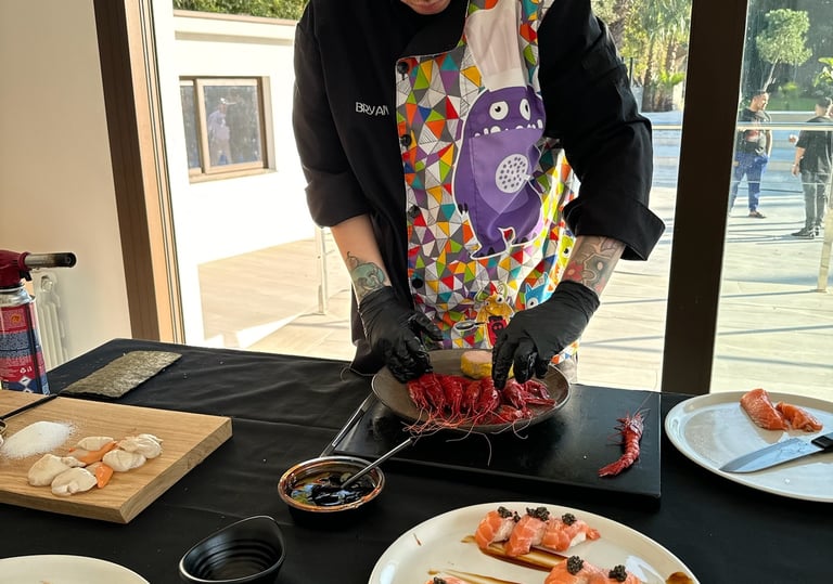 un xef privat cuinant i fent Show cooking