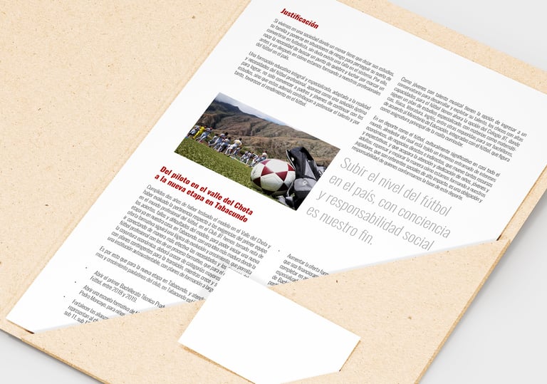 Una página maquetada de un dossier o revista