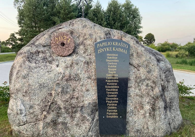 Paminklas Papilio krašto išnykusiems kaimams atminti