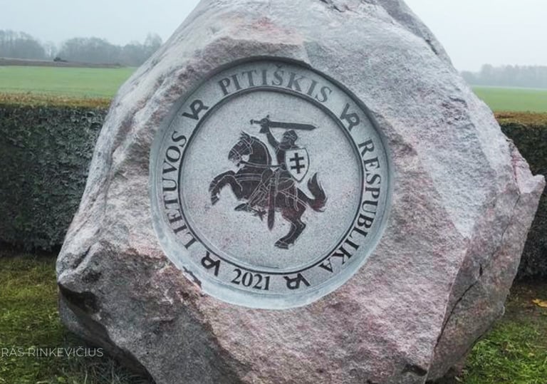 PAMINKLAS NYKSTANČIAM PITIŠKIO KAIMUI ATMINTI