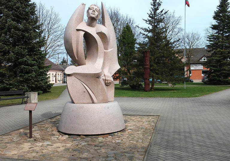 Skulptūra Vabalninke „Svajonė“