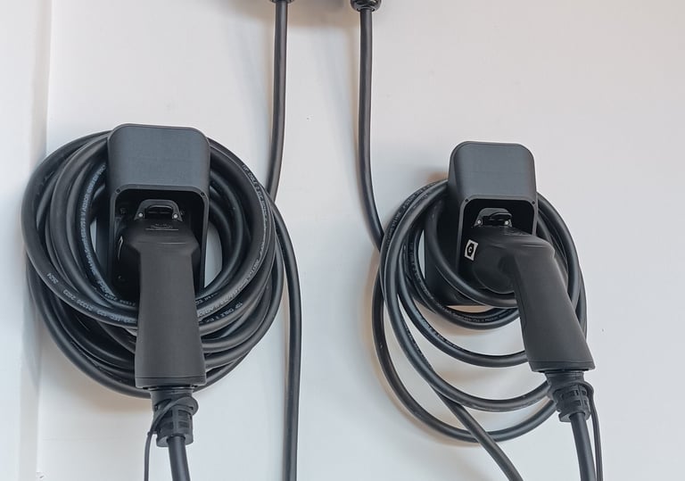 Cargador de pared con doble maguera Policharger on