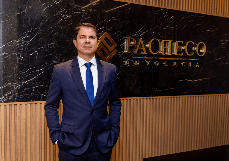 Dr. Pacheco advogado especialista em Curitiba
