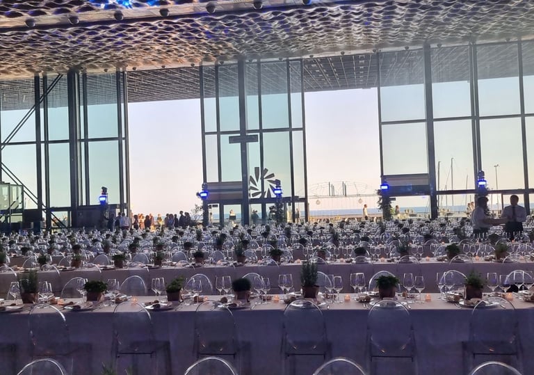 a large room with a lot of tables and chairs