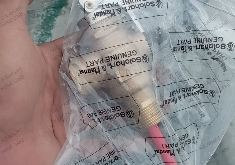 Team solahart Home care melakuka penggantian sparepart solahart safety valve