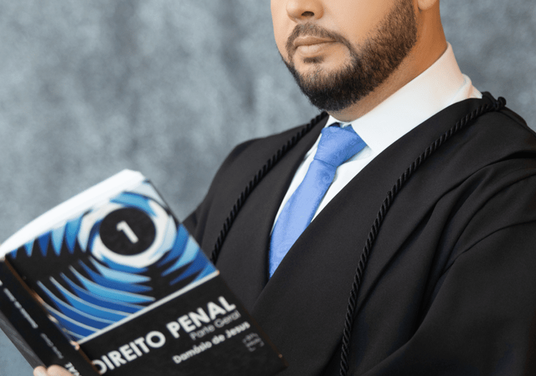 Dr. Felipe Corrêa - CAVALCANTI Advogados Associados