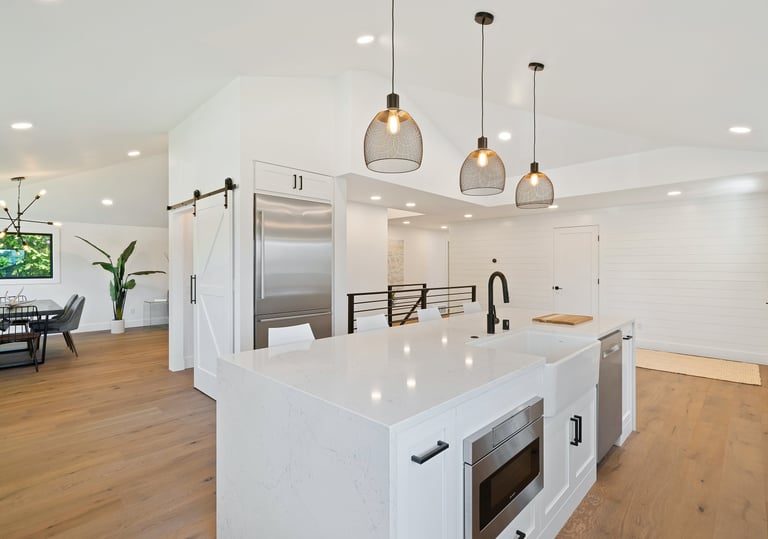 beautifully polishing and shinning white marble kitchen countertops