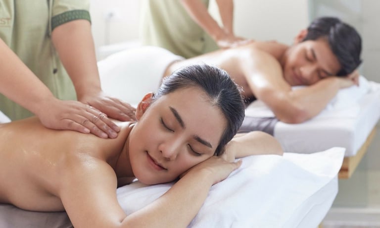 Couples massage - Enjoy a shared moment of relaxation in our cozy couples room—perfect for unwinding