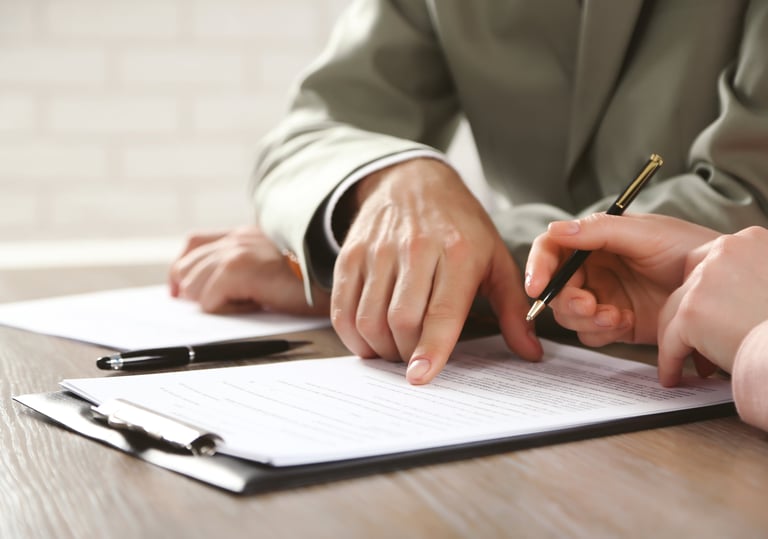 Análise de contrato jurídico para quebra ou descumprimento