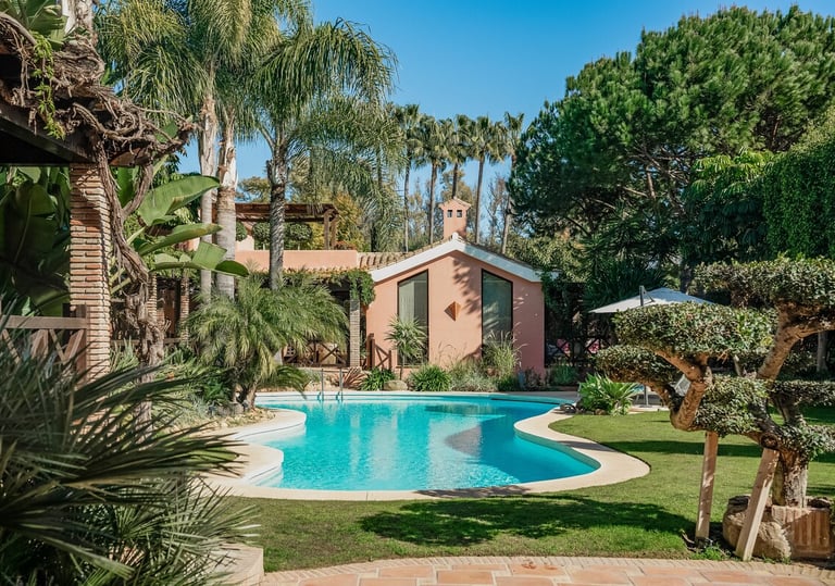 8 bedroom villa near Puente Romano in Marbella