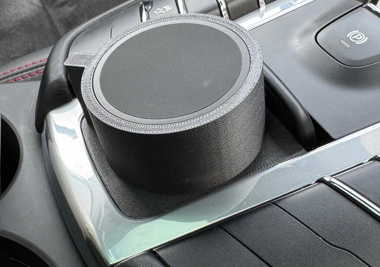 Porsche Macan MagSafe charger