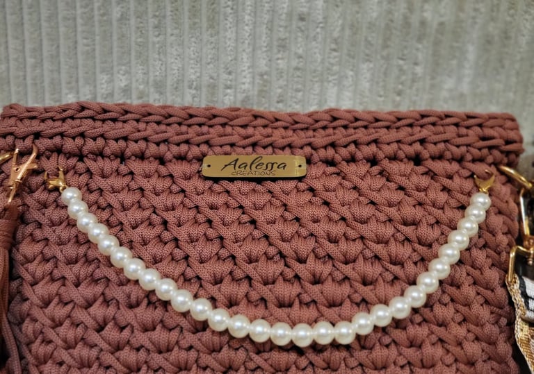 Sac à main fait au crochet unique personnalisé style fait main France artisan tendance  Sacs a main 