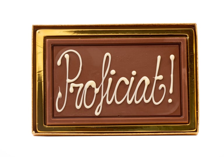 Chocolade plaatje met geschreven wens, proficiat