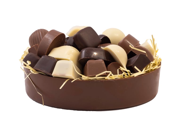 Korfje gevuld met pralines