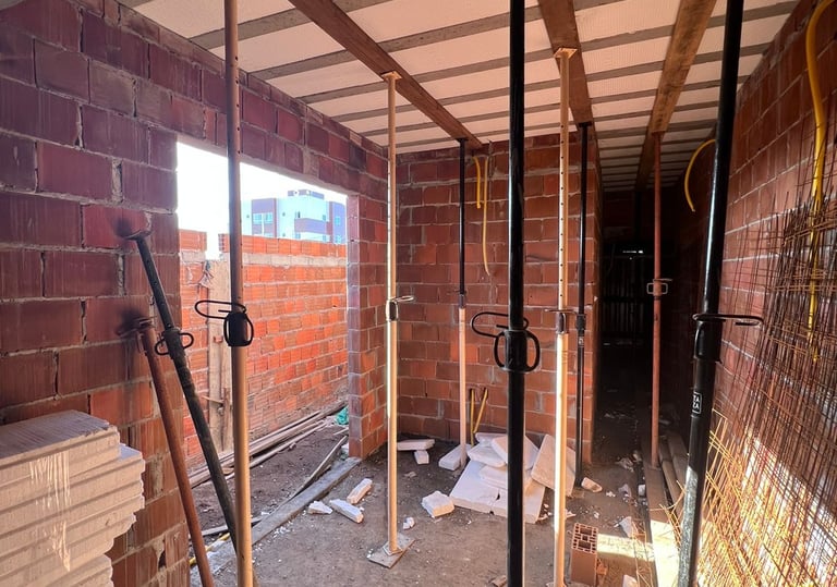 escoras alugadas em obra