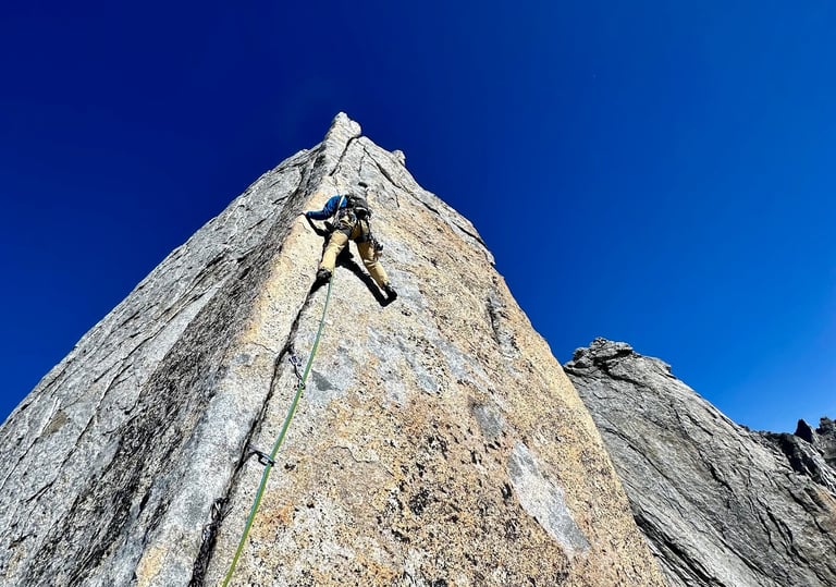 The pitch "il salto giallo" on Spigolo Vinci. Punta Angela, Pizzo Cengalo.