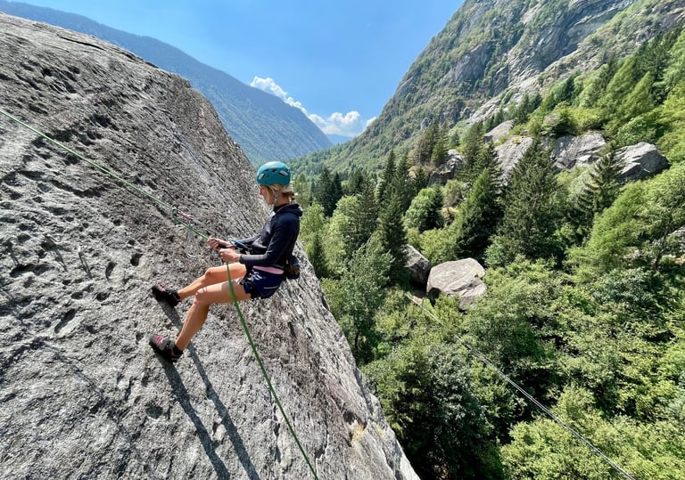 Rappelling/Abseiling during a multipitch climbing course