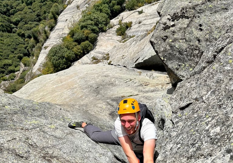 Climbing on Oceano Irrazionale, Val di Mello