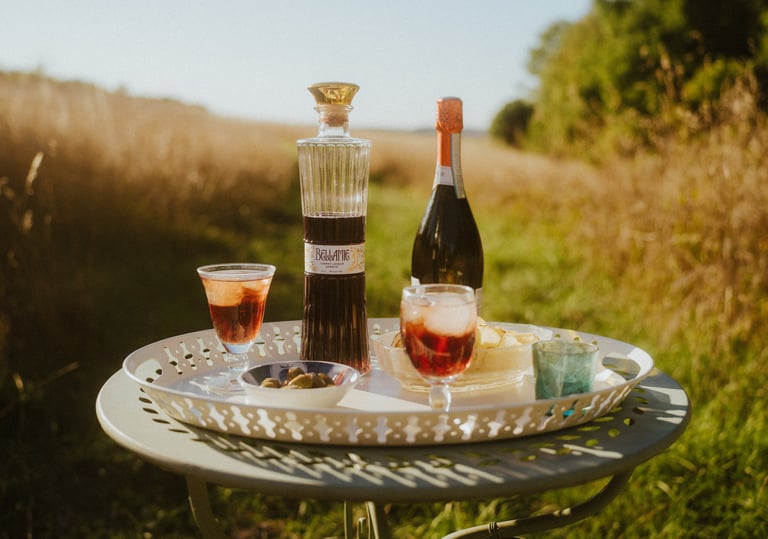 Mise en scène apéritif Bellamie dans la campagne