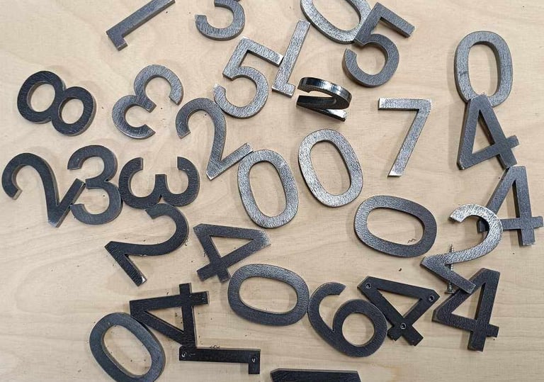 Aliuminio raidziu pjovimas lazeriu Vilniuje