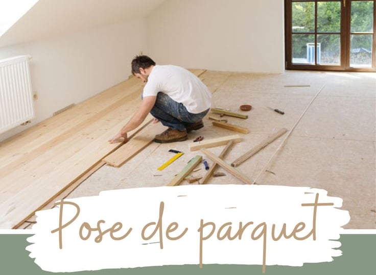 illustration d'un ouvrier posant du parquet en bois massif dans une pièce baignée de lumière