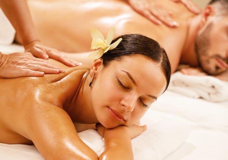 couple qui se détend sur table de massage