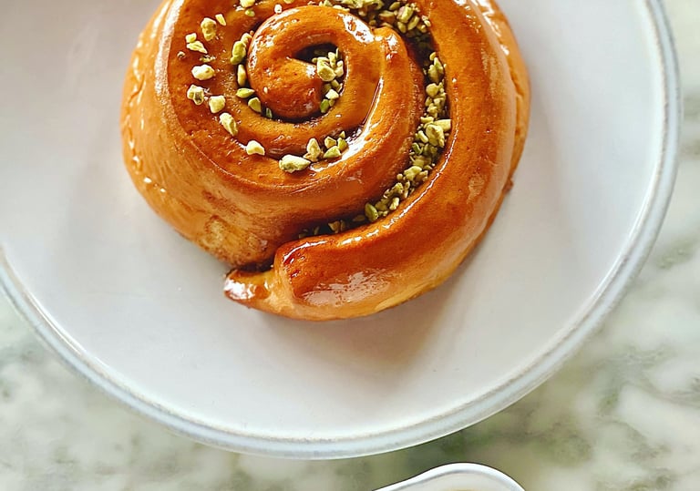 family size cinnamon bun with pistachios 