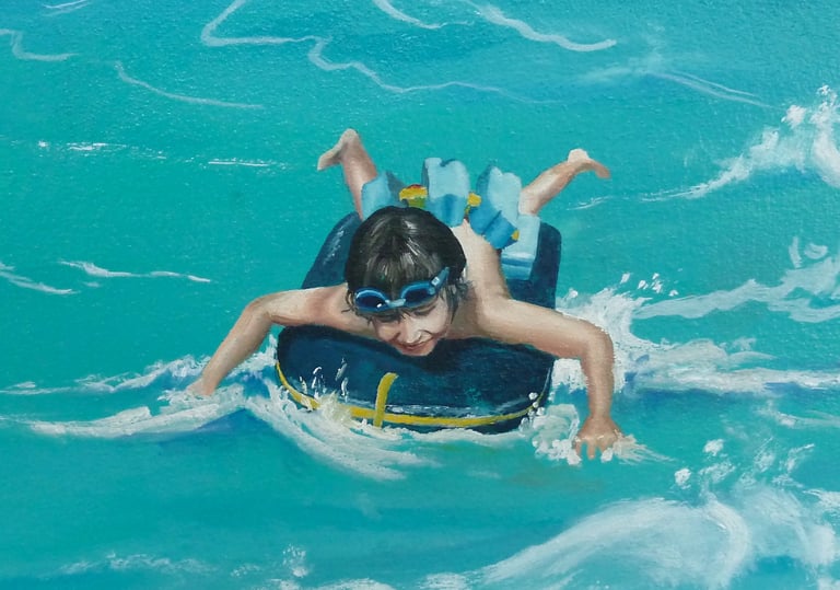 Détail d'une fresque murale: un garçon fait du bodyboard sur une plage. Tournus (71).
