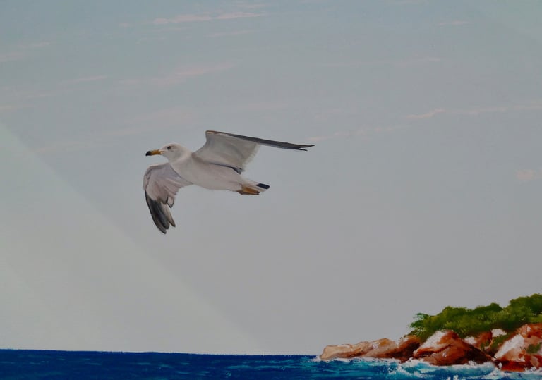 Détail d'une peinture décorative: une mouette vole au dessus de la mer. Jura, 39.