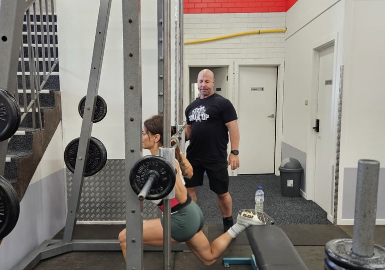 Full-range Bulgarian split squat coaching—hip mobility, glute strength and knee stability training