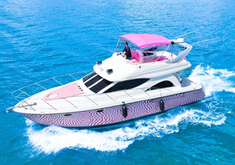 46FT Maxum Flybridge yacht rental in Miami with captain included and up to 13 guests